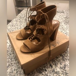 Indigo Rd. Babel Medium Brown Gladiator Block Heels Sz 8